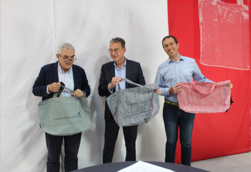 Les Tissages de Charlieu & Auchan Retail France lancent un sac de courses recyclé et recyclable